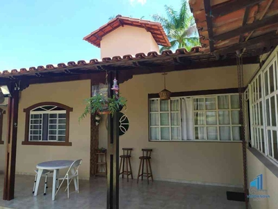 Casa com 3 quartos à venda no bairro Santa Mônica, 143m²