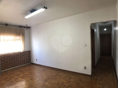 Apartamento amplo na região da água fria, com 3 dormitórios, 2 banheiros, 1 vaga de garagem,