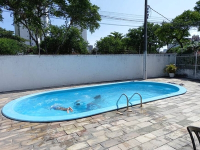 Apartamento com 2 Quartos e 1 banheiro para Alugar, 52 m² por R$ 1.500/Mês