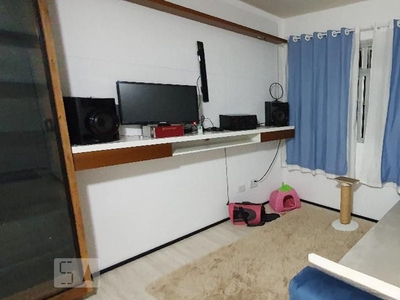 APARTAMENTO no 11º andar mobiliado com 2 dormitórios