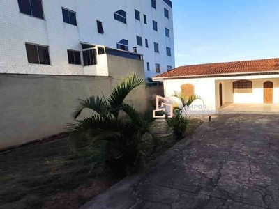 Casa com 3 quartos para alugar no bairro Arvoredo, 140m²