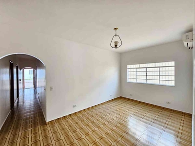 Casa com 4 quartos para alugar no bairro Vila Monte Alegre, 210m²