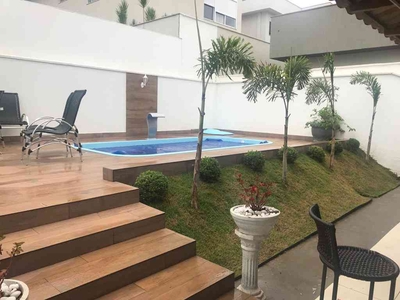Casa em Condomínio com 4 quartos para alugar no bairro Jardins Valência, 260m²