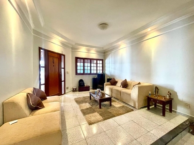 Casa em Santa Mônica, Uberlândia/MG de 250m² 4 quartos à venda por R$ 749.000,00