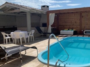 AMPLA CASA COM 04 DORMITÓRIOS, PISCINA, À 400m DA PRAIA DE MARISCAL