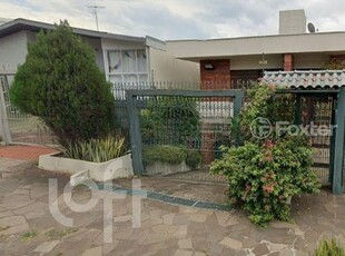 Casa 4 dorms à venda Rua Carlos Huber, Três Figueiras - Porto Alegre