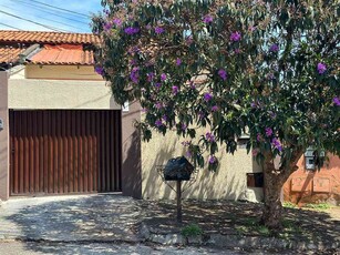 Casa com 3 quartos à venda no bairro Jardim Balneário Meia Ponte, 264m²