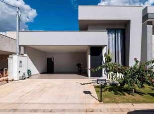 Casa com 3 quartos à venda no bairro Jardins Capri, 257m²