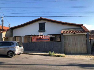 Casa com 4 quartos para alugar no bairro Alípio de Melo, 200m²