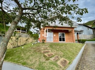 Casa duplex à venda na cidade de teresópolis rj