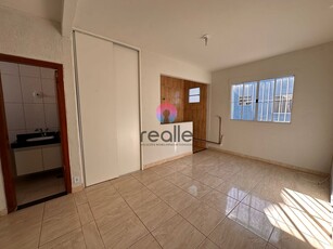 Casa em Glória, Belo Horizonte/MG de 65m² 2 quartos para locação R$ 1.450,00/mes