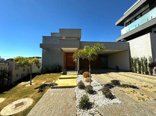 Casa em Setor Morada Do Lago, Trindade/GO de 222m² 4 quartos à venda por R$ 1.389.000,00