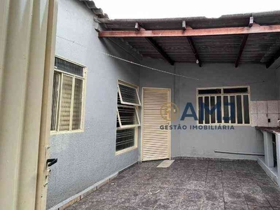 Casa com 2 quartos para alugar no bairro Ipiranga, 58m²