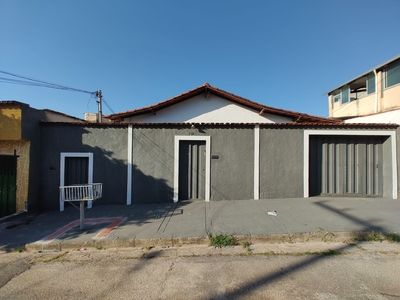 Casa em Estrela do Oriente, Belo Horizonte/MG de 240m² 3 quartos à venda por R$ 899.000,00 ou para locação R$ 3.700,00/mes