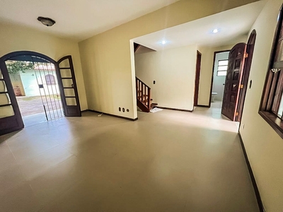 Casa em Piratininga, Niterói/RJ de 219m² 3 quartos à venda por R$ 819.000,00