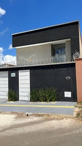 Sobrado com 4 quartos à venda, 220.0m²