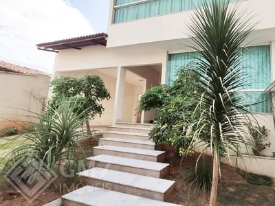 Sobrado com 5 quartos à venda, 508.0m²