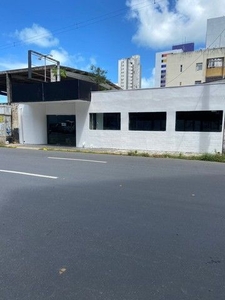 Casa para aluguel possui 850 metros quadrados com 2 quartos