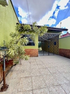 Casa para venda com 220 metros quadrados com 3 quartos em Itaperi - Fortaleza - CE