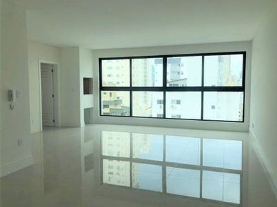 Apartamento para venda tem 116 metros quadrados com 3 quartos em centro