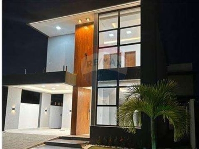 Casa alto padrão, 3 quartos, área total 200m²