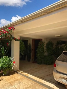 Casa com 3 quartos à venda, 115.0m²