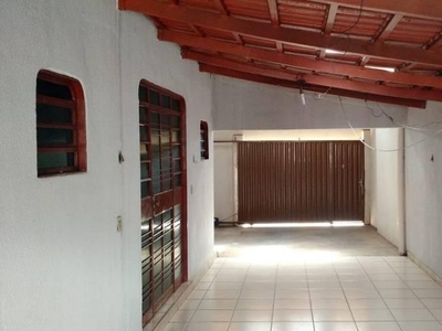 Casa com 3 quartos à venda, 232.0m²