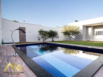 Casa com 3 quartos à venda, 360.0m²