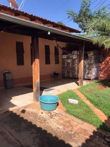 Casa com 3 quartos à venda, 372.0m²