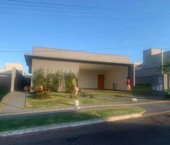 Casa com 3 quartos à venda, 380.0m²