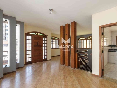 Casa com 3 quartos à venda no bairro Fernão Dias, 267m²