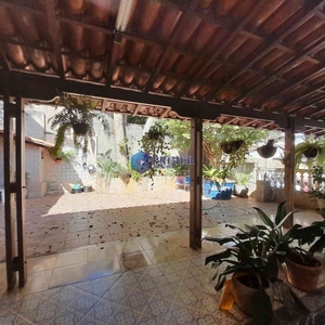 Casa com 3 quartos à venda no bairro São Lucas, 213m²