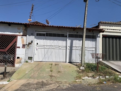 Casa com 4 quartos à venda, 180.0m²