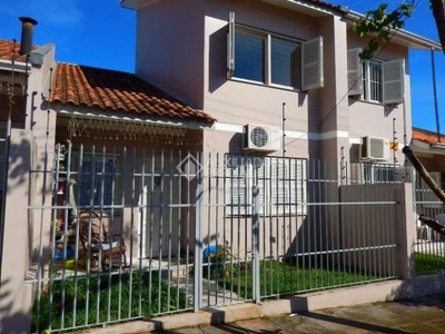 Casa em condomínio fechado com 3 quartos à venda na rua dona maria, 43, campestre, são leopoldo, 78 m2 por r$ 355.000
