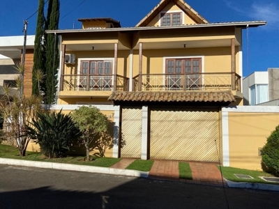 Casa no condomínio colinas do imperador