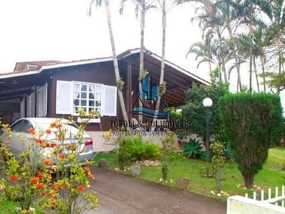 Linda casa térrea mobiliada com piscina e amplo quintal, 03 dormitórios, sendo 01 suíte, à venda na praia do santinho!!!