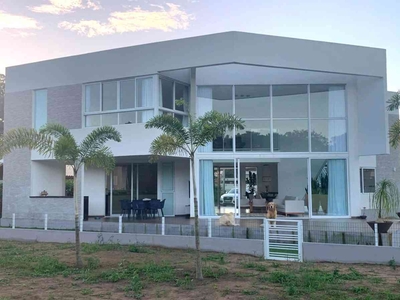 Casa em Condomínio com 5 quartos à venda no bairro Aldeia, 300m²