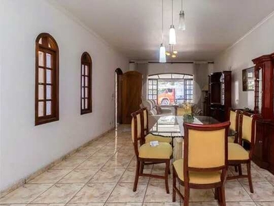 Casa à venda com 226 m² e 3 dormitórios, localizado no bairro Jardim Vila Galvão