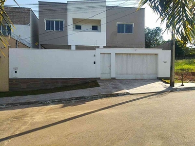 Casa com 3 quartos à venda no bairro Jaó, 235m²