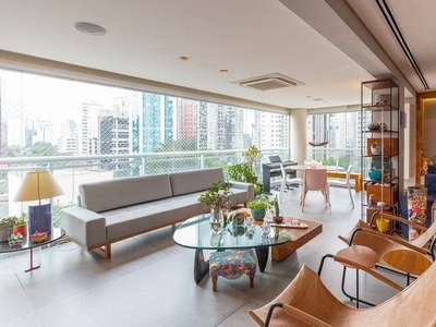 Apartamento 201 m2 com 3 suites, varanda gourmet no Itaim Bibi