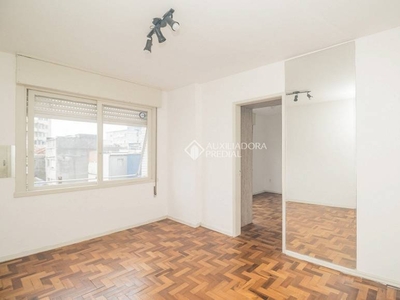 Apartamento com 1 Quarto e 1 banheiro para Alugar, 56 m² por R$ 950/Mês