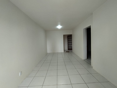 Apartamento com 2 Quartos e 1 banheiro para Alugar, 85 m² por R$ 1.400/Mês
