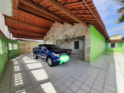 Casa com 3 Quartos e 2 banheiros à Venda, 185 m² por R$ 360.000