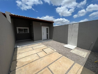 Casa com 3 Quartos e 2 banheiros à Venda, 92 m² por R$ 208.000