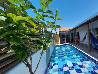 Casa com piscina privativa na praia de Guaratiba