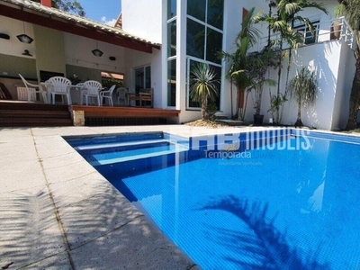 Maravilhosa casa de alto padrão, com piscina, na praia de Itamambuca