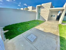 Casa com 3 Quartos e 2 Banheiros à Venda, 90 m² por R$ 289.000