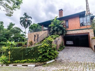 Casa tipo sobrado no morro santa terezinha com 400m² de área construída.