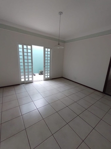 Casa em Jardim Cavallari, Marília/SP de 180m² 3 quartos à venda por R$ 594.000,00