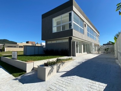 Casa em Santa Regina, Camboriú/SC de 233m² 3 quartos à venda por R$ 2.499.000,00